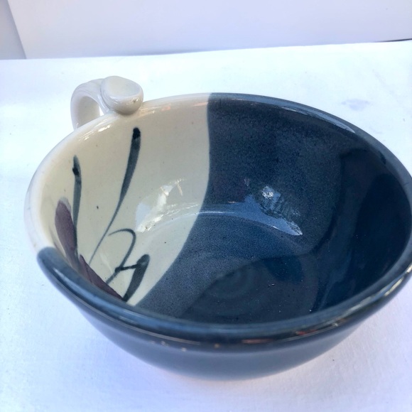 VINTAGE ART POTTERY SAUCE/GRAVY/SOUP W/ BEAUTIFUL FOLLETTE - Picture 2 of 5